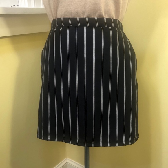 F21 | Navy Striped Mini Skirt - Picture 6 of 7